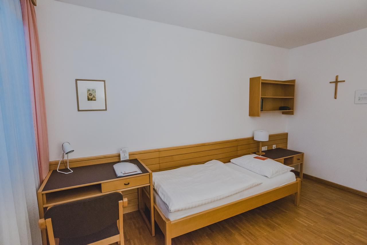 Bildungshaus St. Hippolyt Hotel Sankt Poelten Ngoại thất bức ảnh
